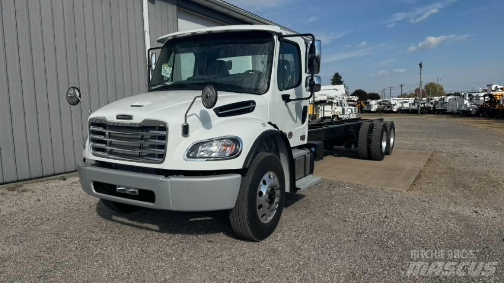 Freightliner M2 Šasija ar kabīni