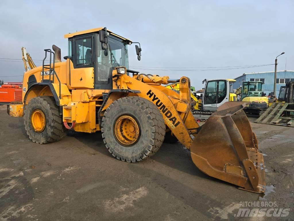 Hyundai HL 960 Iekrāvēji uz riteņiem