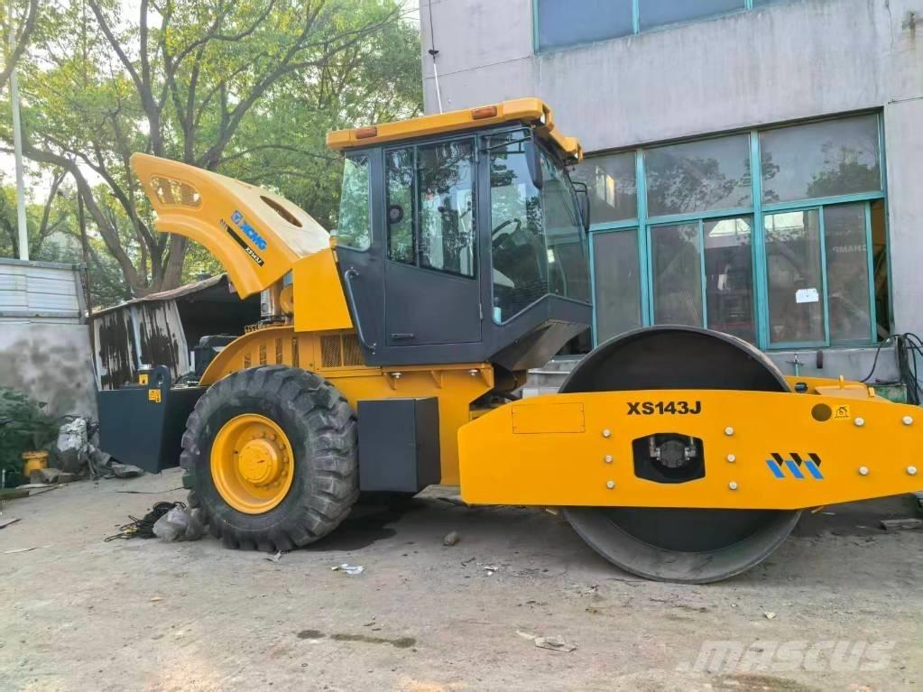 XCMG XS 142 J Vienvalča grunts veltņi