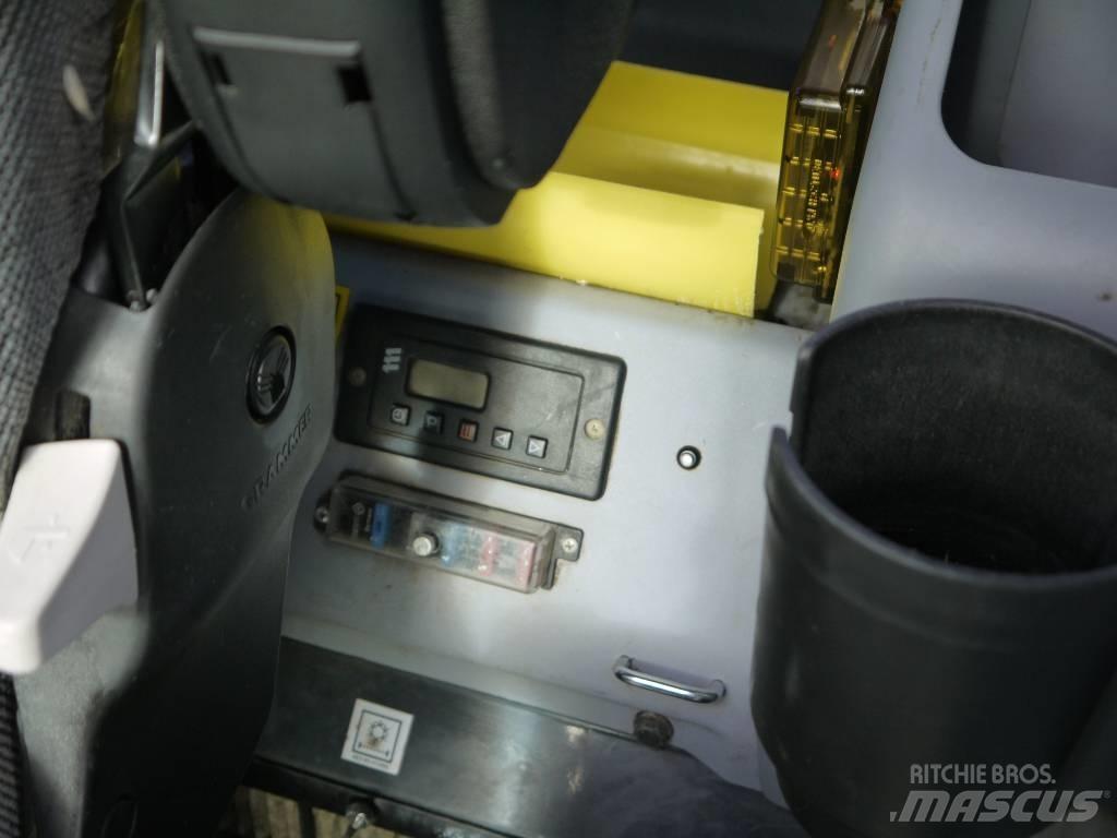 Komatsu PW 160-7E0 Ekskavatori uz riteņiem