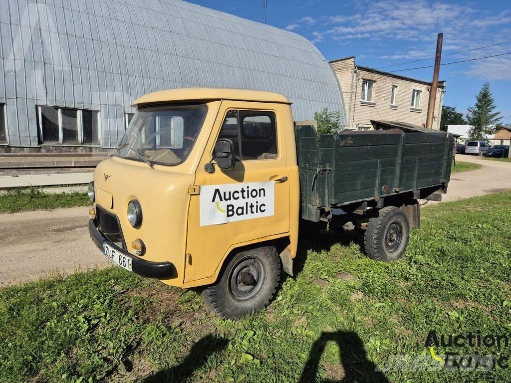  UAZ 3303 Vieglais kravas automobilis/izkraušana no sāniem