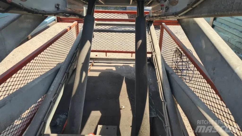 SkyJack 6832 Šķerveida pacēlāji
