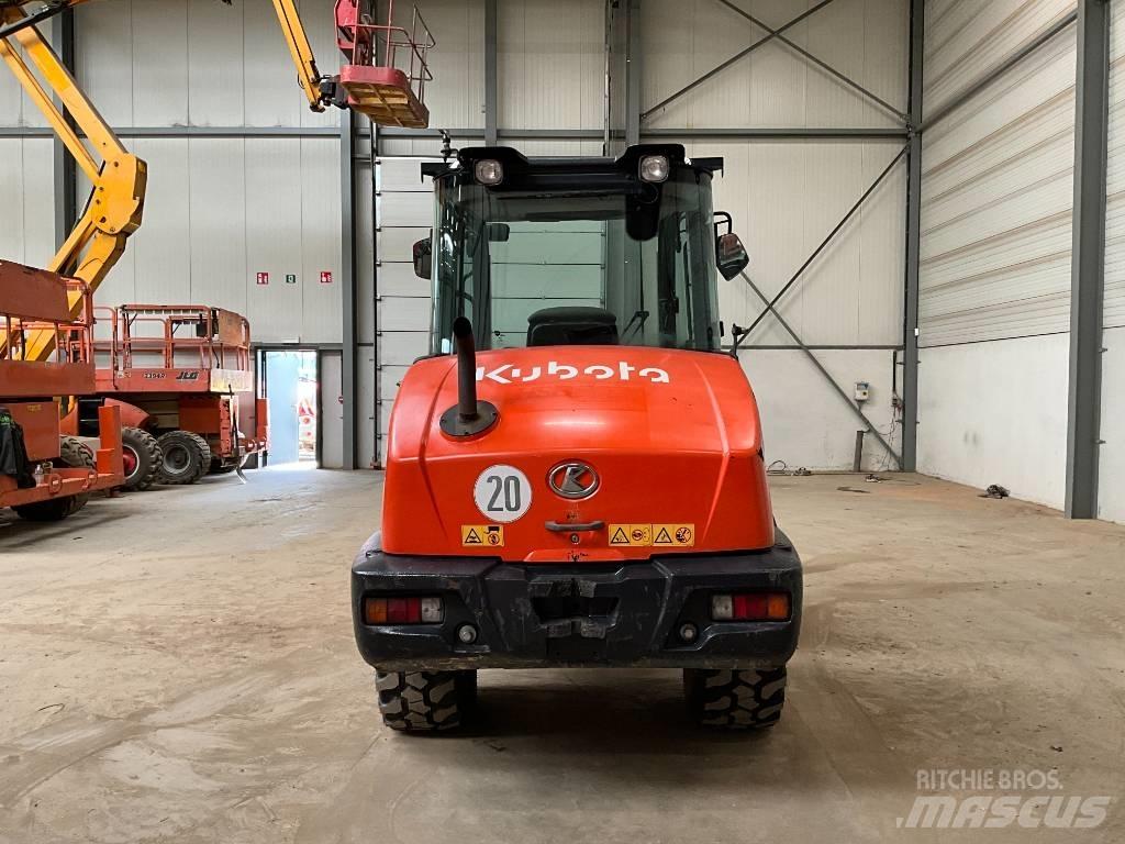 Kubota R 065 Iekrāvēji uz riteņiem