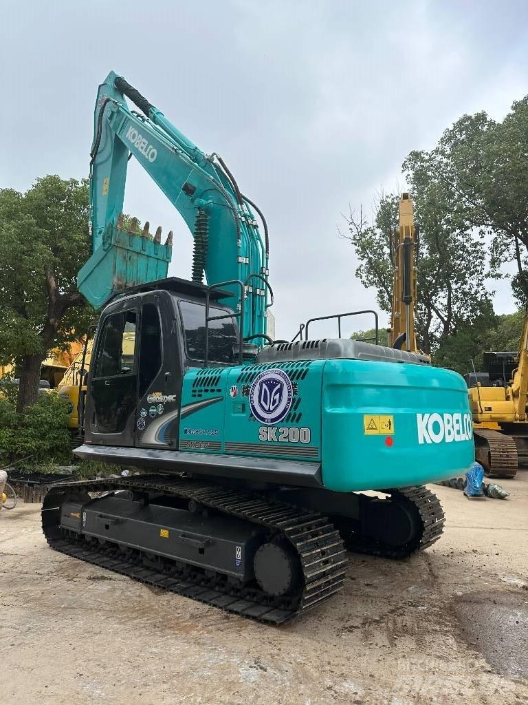 Kobelco SK 200 Kāpurķēžu ekskavatori