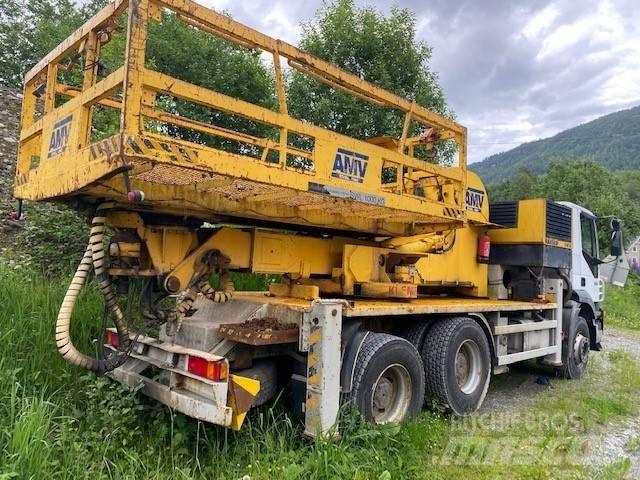 Iveco TRAKKER Smagās mašīnas ar celtni