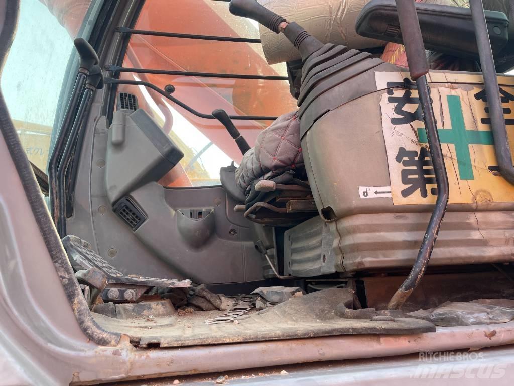 Hitachi ZX 270 Kāpurķēžu ekskavatori