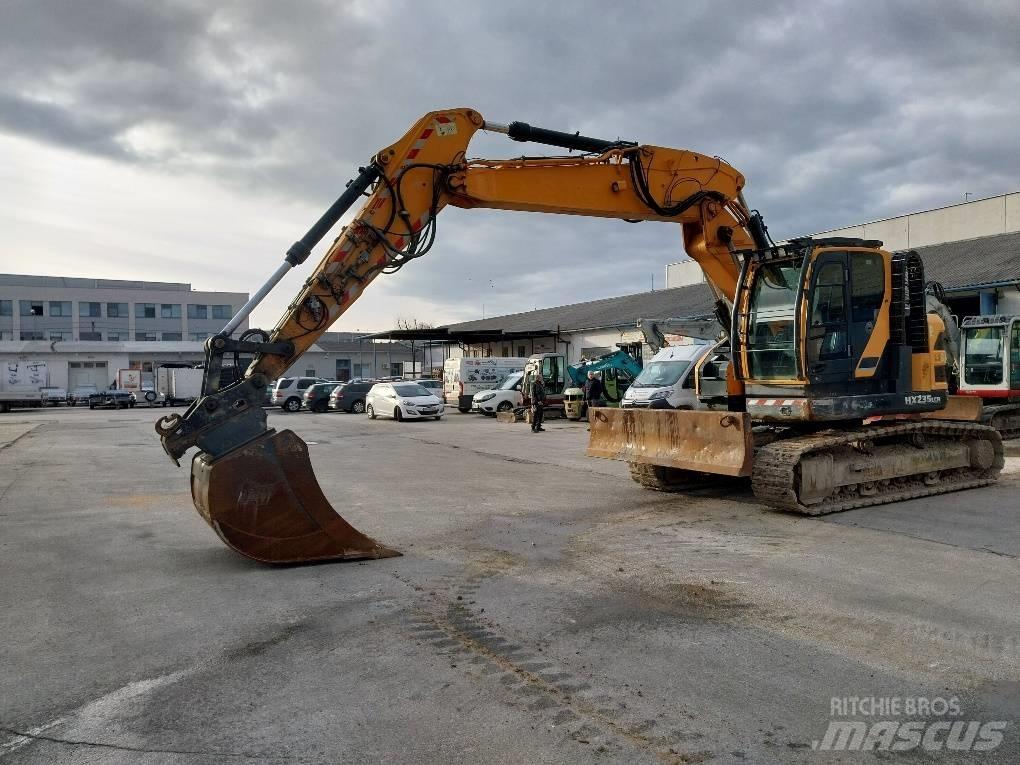 Hyundai HX 235 LCR Kāpurķēžu ekskavatori