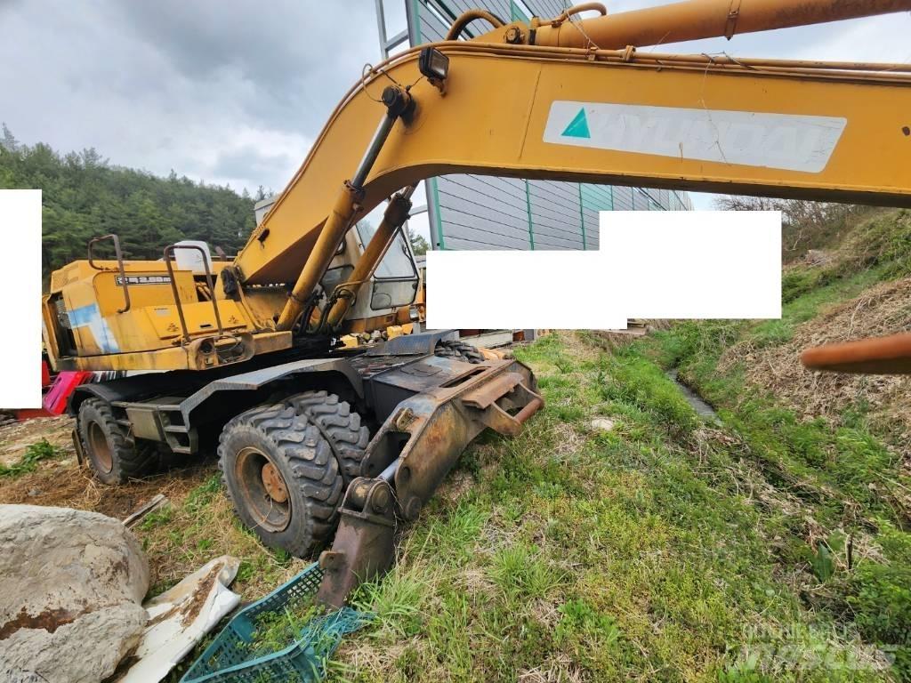 Hyundai ROBEX 2000W Ekskavatori uz riteņiem