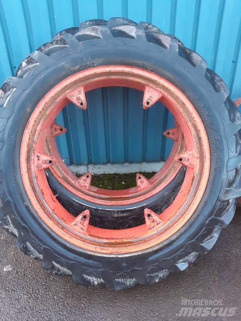 Goodyear 12.4-36 Riepas, riteņi un diski