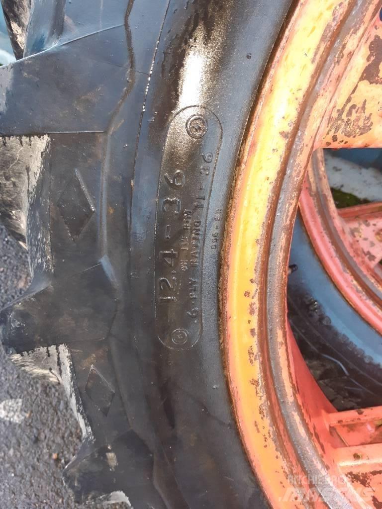 Goodyear 12.4-36 Riepas, riteņi un diski
