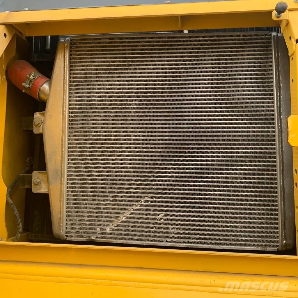 Komatsu PC450-8 Kāpurķēžu ekskavatori