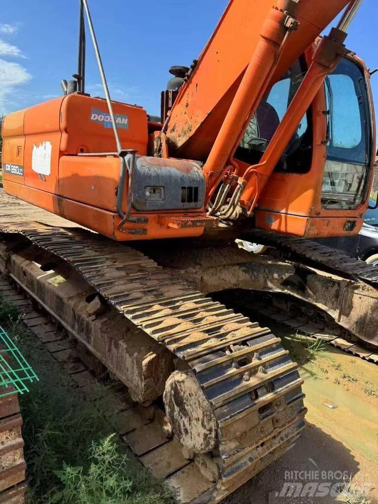 Doosan DX 260LC Kāpurķēžu ekskavatori