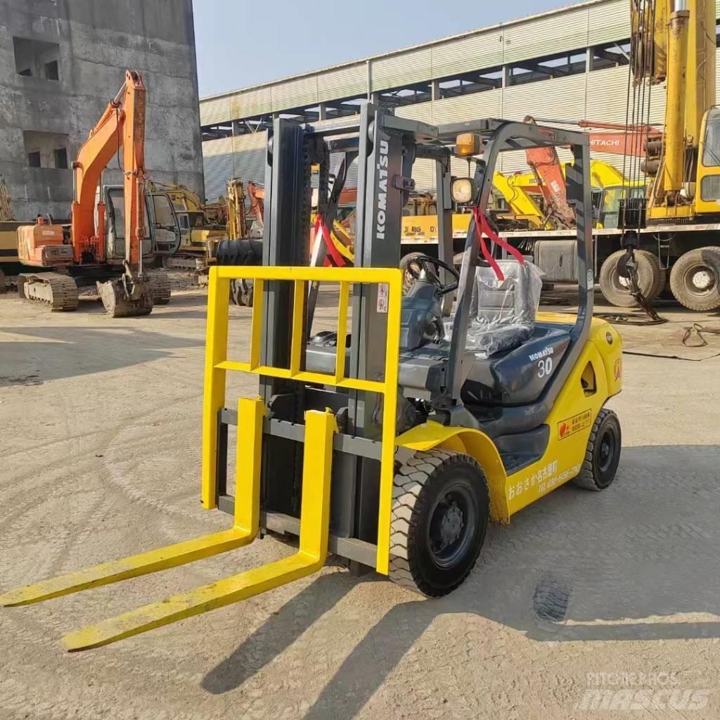 Komatsu FD 30 Tehnika ar dīzeļa dzinēju