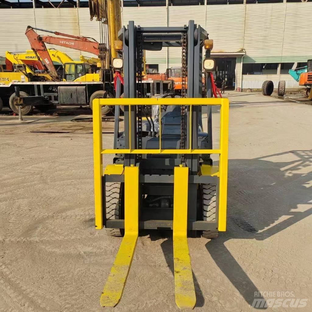 Komatsu FD 30 Tehnika ar dīzeļa dzinēju