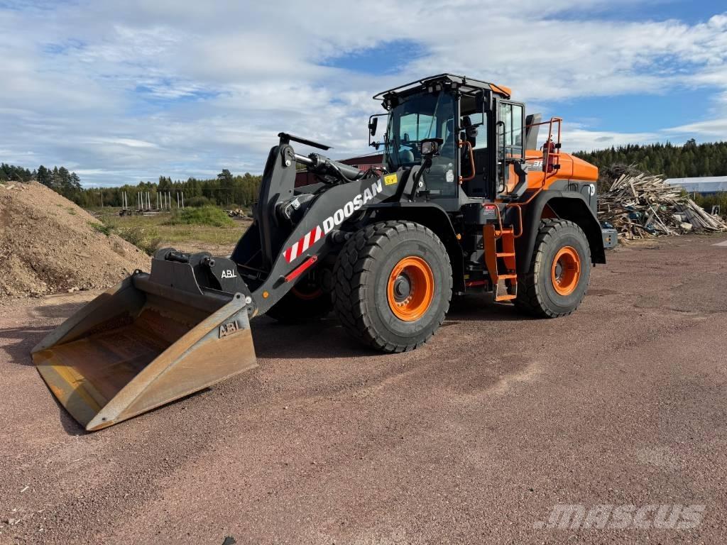 Develon DL 380-7 Iekrāvēji uz riteņiem