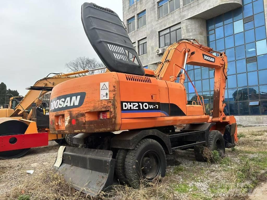 Doosan DH 210 W Ekskavatori uz riteņiem