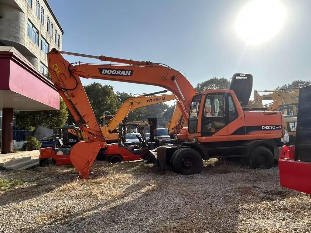 Doosan DH 210 W Ekskavatori uz riteņiem