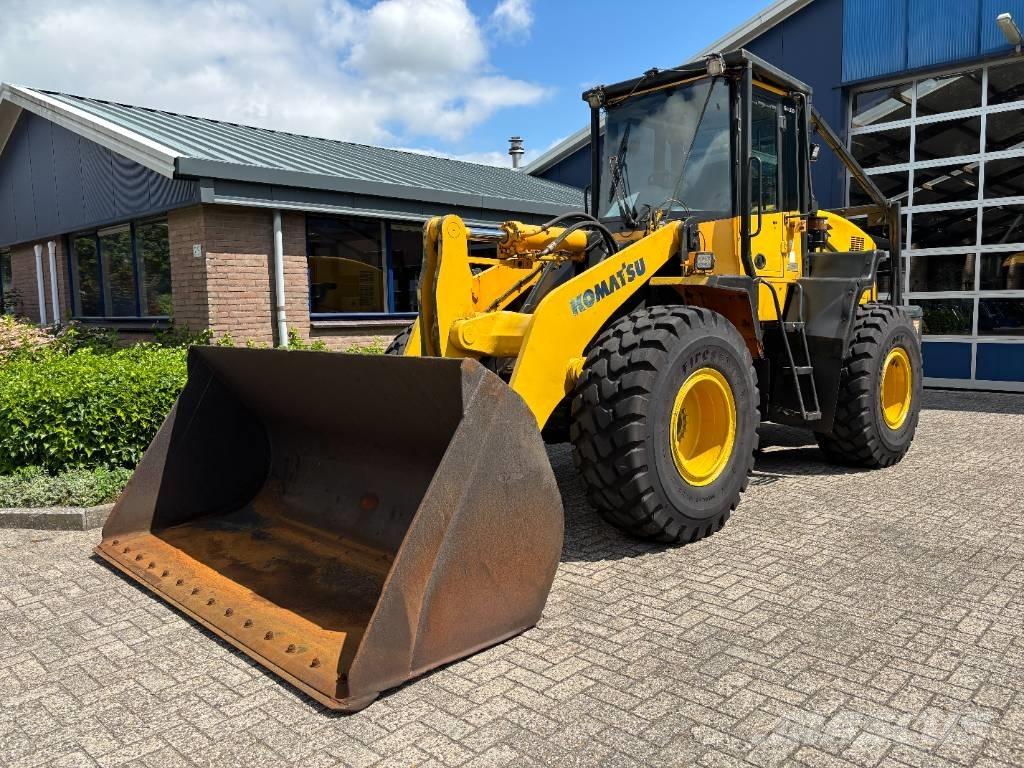 Komatsu WA 320-5 Iekrāvēji uz riteņiem