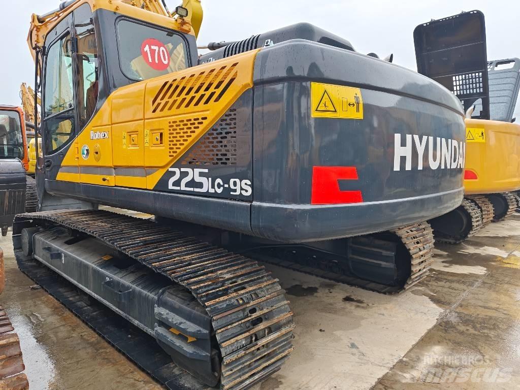 Hyundai R225LC-9S Kāpurķēžu ekskavatori