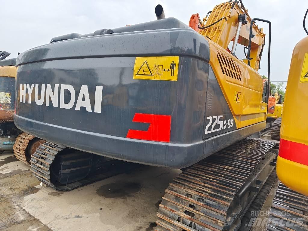 Hyundai R225LC-9S Kāpurķēžu ekskavatori
