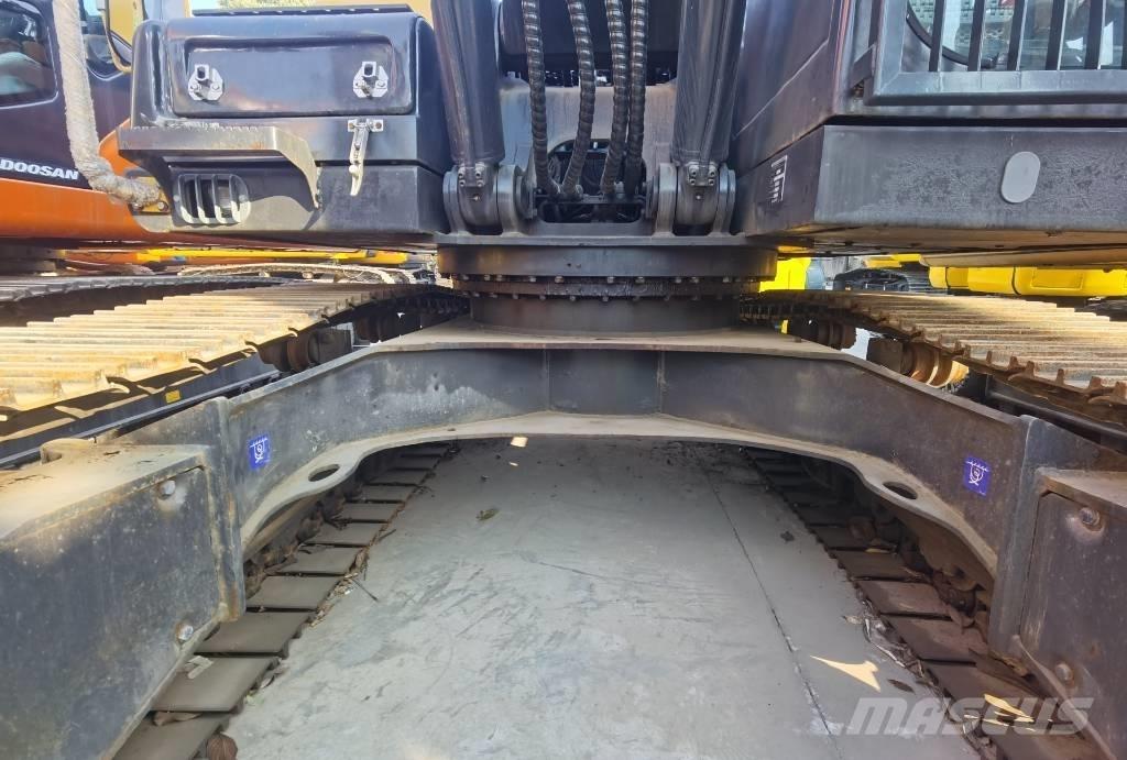 Volvo EC 220 DL Kāpurķēžu ekskavatori