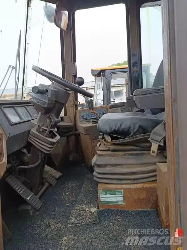 CAT 950 F Iekrāvēji uz riteņiem