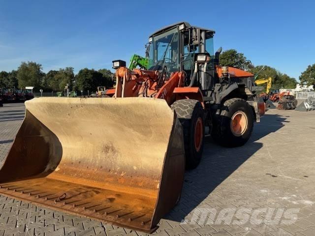 Hitachi ZW 180 Iekrāvēji uz riteņiem