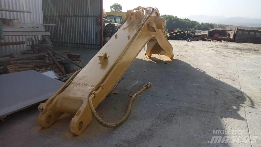 CAT 245 Strēles un kausi