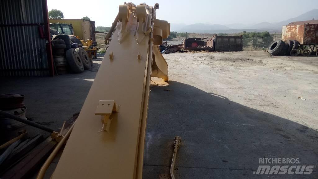CAT 245 Strēles un kausi