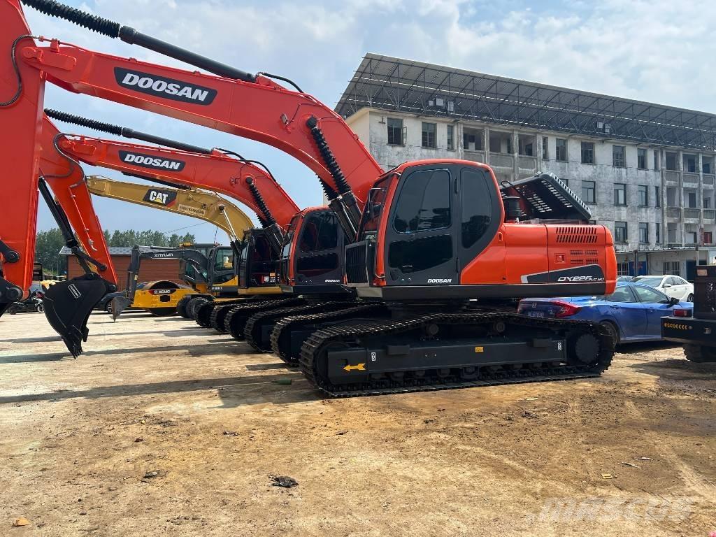 Doosan DX 225 LC Kāpurķēžu ekskavatori