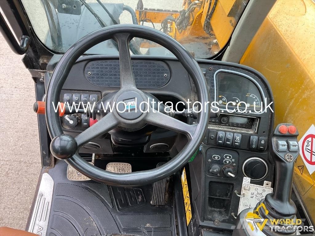 JCB 541-70 Agri PRO Lauksaimniecības pacēlāji