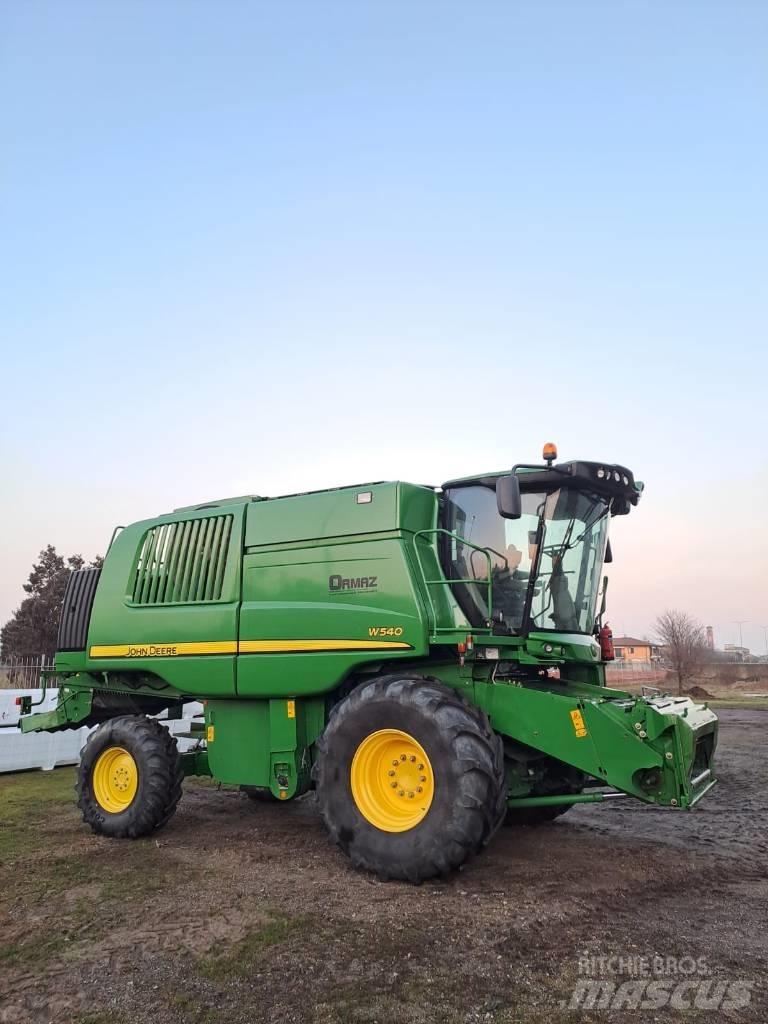John Deere W 540 Ražas novākšanas kombaini