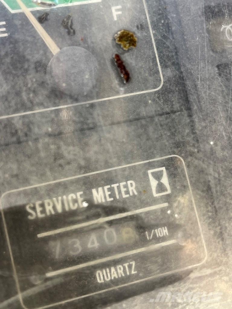 Hitachi EX 200-1 Kāpurķēžu ekskavatori