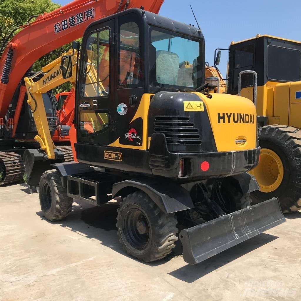 Hyundai 60 W Ekskavatori uz riteņiem