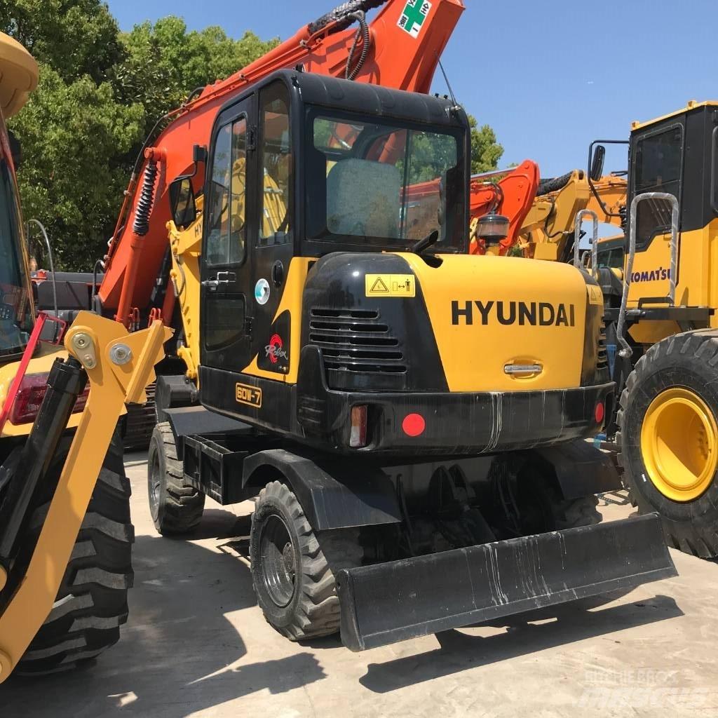 Hyundai 60 W Ekskavatori uz riteņiem