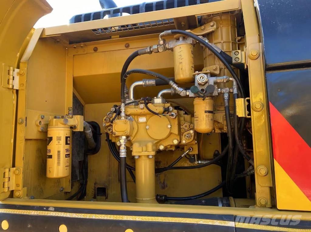 CAT 325 D Kāpurķēžu ekskavatori