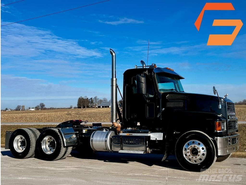 Mack Pinnacle Vilcēji