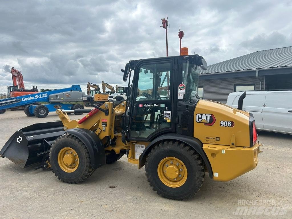 CAT 906 Iekrāvēji uz riteņiem