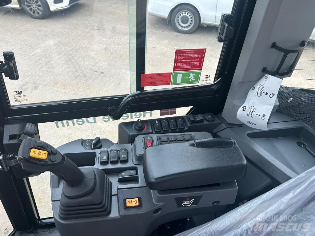 CAT 906 Iekrāvēji uz riteņiem