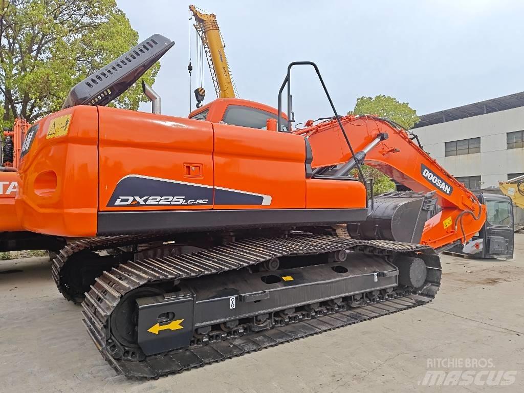 Doosan DX 225 LC-9 Kāpurķēžu ekskavatori