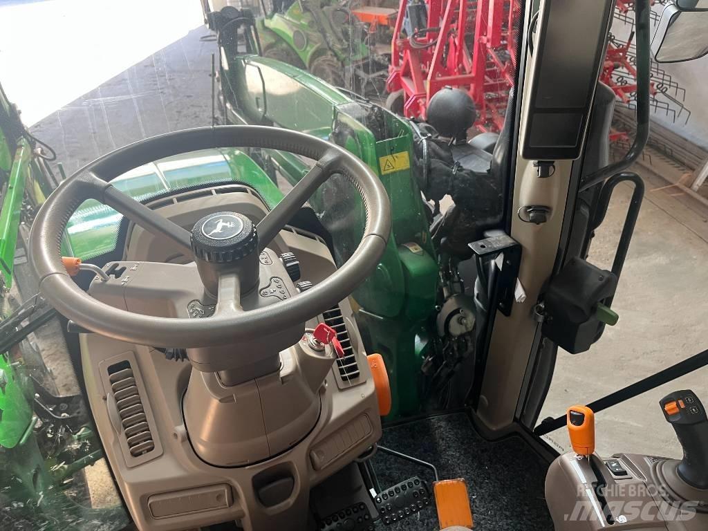 John Deere 6120 M Traktori
