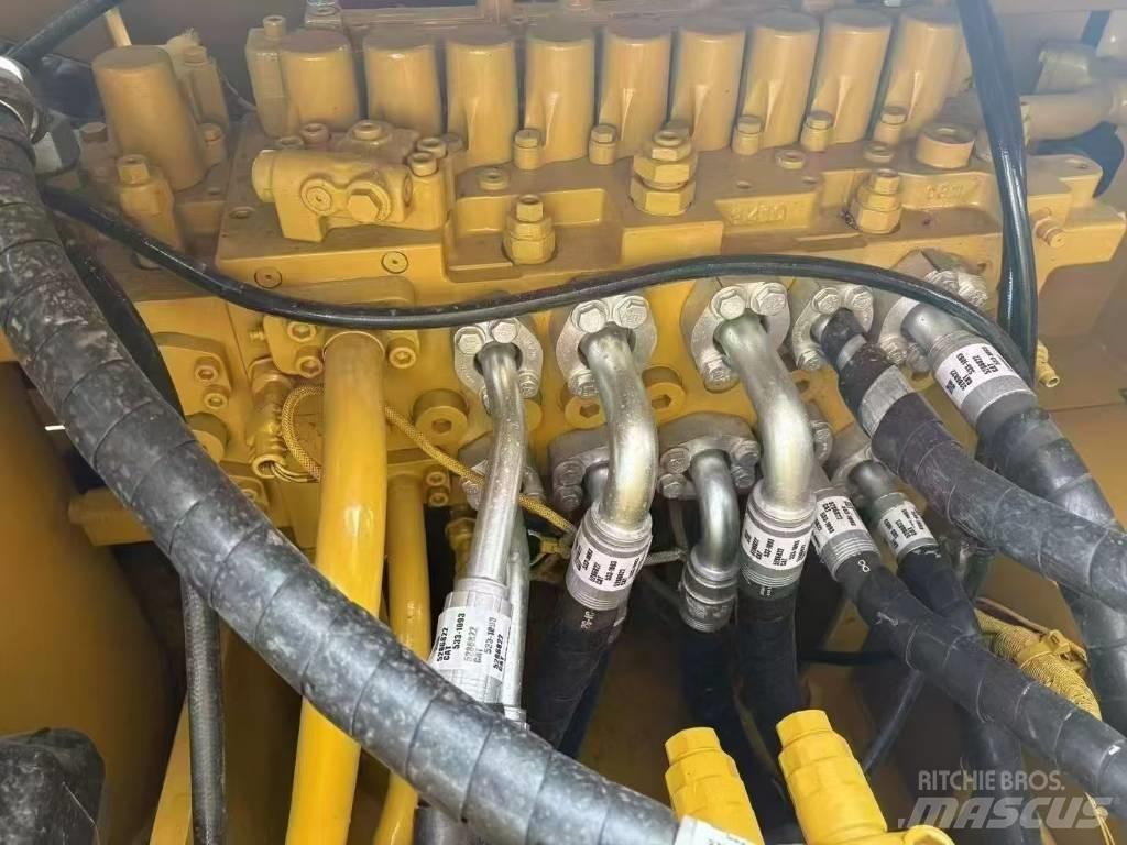 CAT 323GC Kāpurķēžu ekskavatori