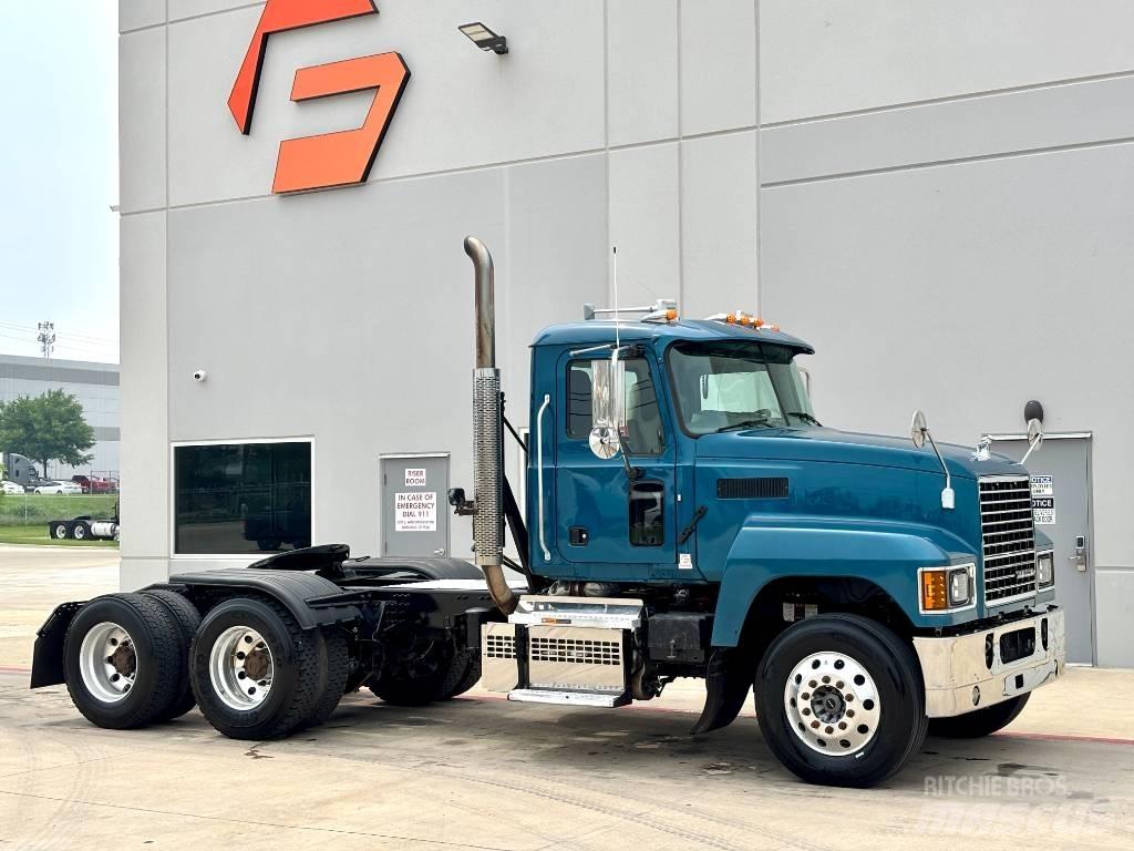 Mack Pinnacle Vilcēji