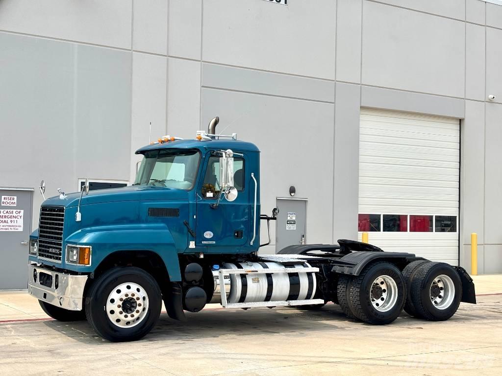 Mack Pinnacle Vilcēji