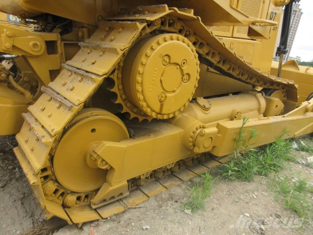 CAT D 7 H Kāpurķēžu buldozeri