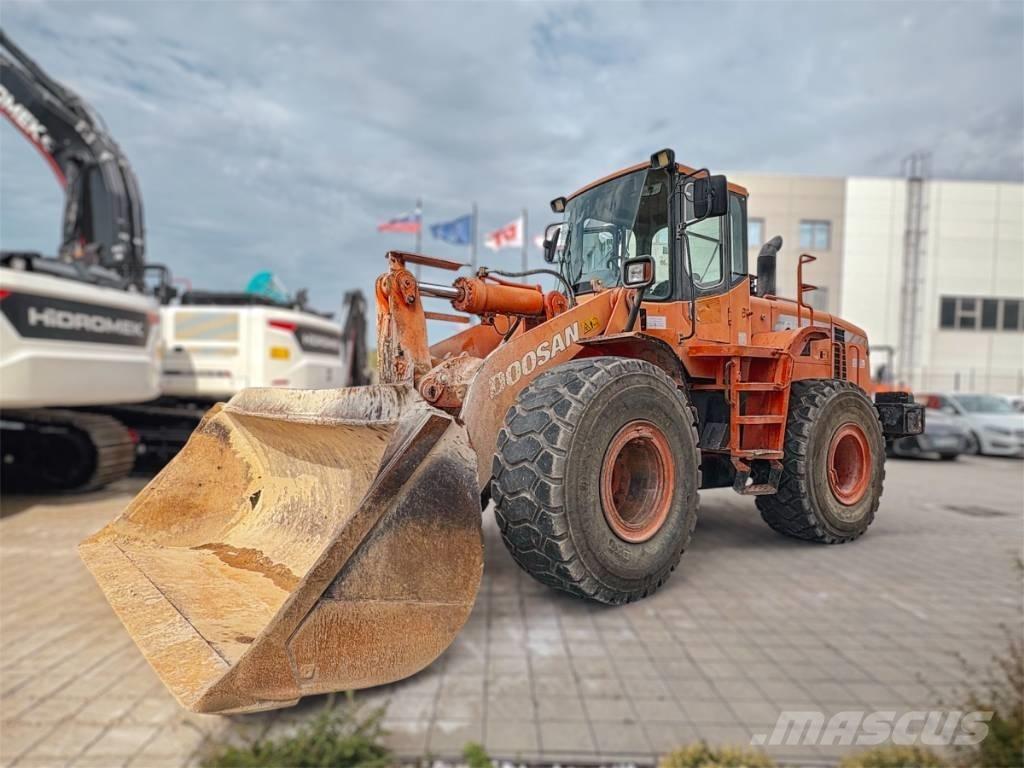 Doosan DL 300 Iekrāvēji uz riteņiem