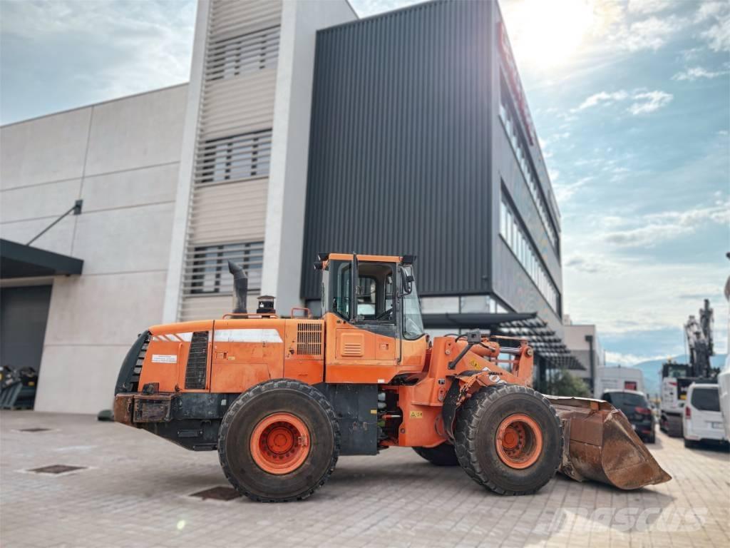 Doosan DL 300 Iekrāvēji uz riteņiem