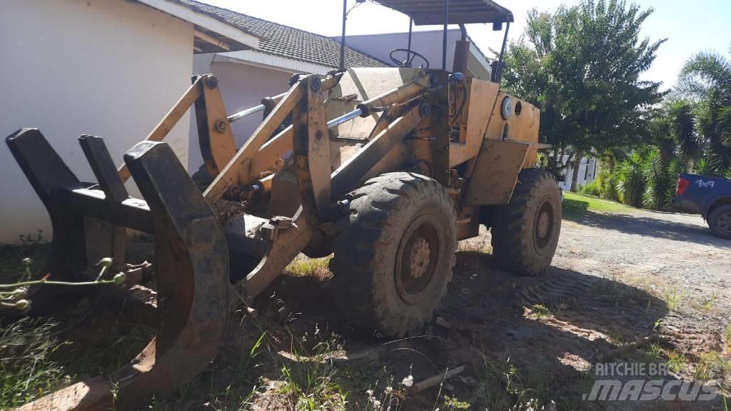 CASE W20B Iekrāvēji uz riteņiem