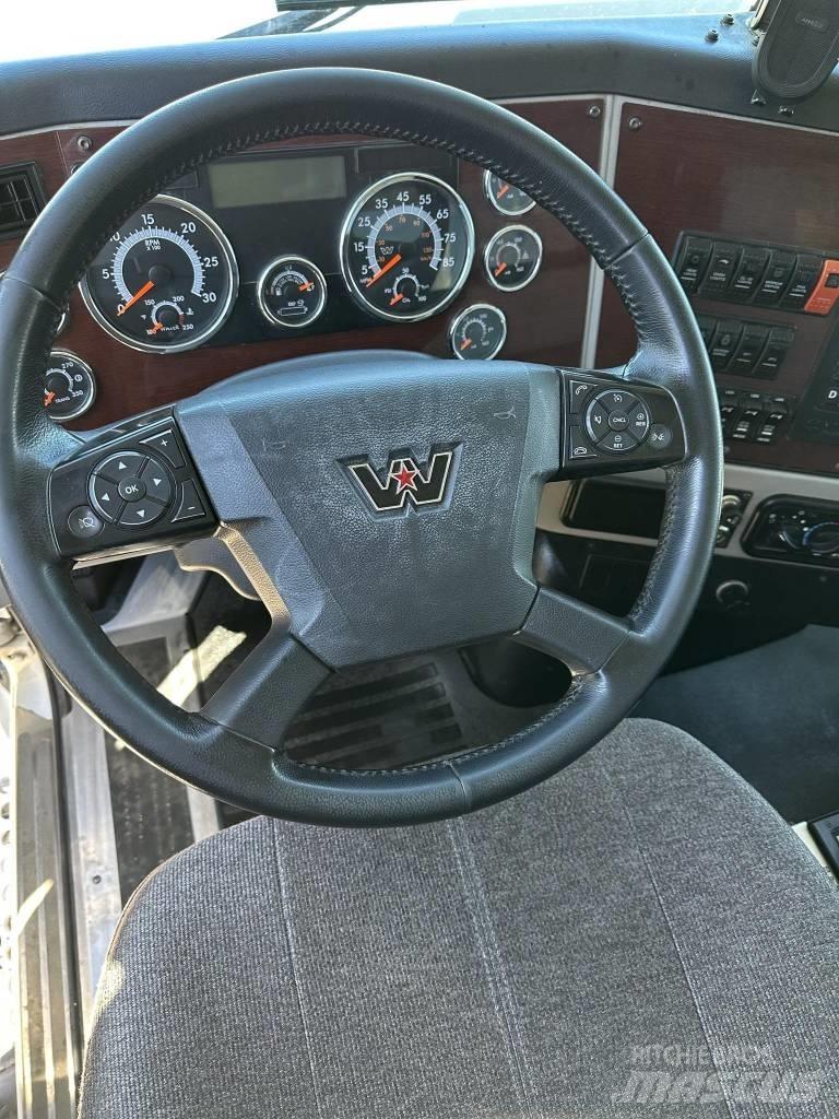 Western Star 4700 Pašizgāzējs