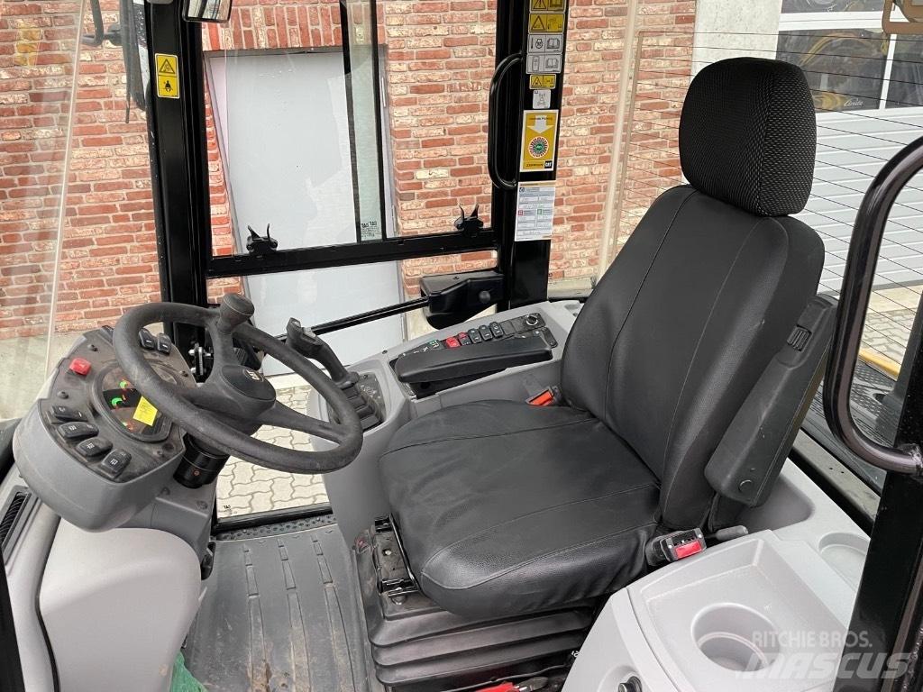 CAT 908M - 908 M Iekrāvēji uz riteņiem